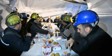 Vali Özkan, yeni yılı madencilerle birlikte karşıladı