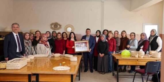 Vali Sözer Gölpazarı Halk Eğitim Merkezi’nde incelemelerde bulundu