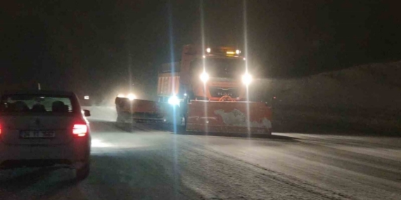 Van’da 341 yerleşim yerinin yolu kapandı