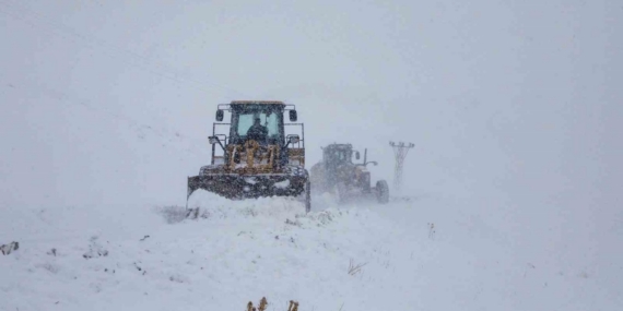 Van’da 671 yerleşim yerinin yolu ulaşıma kapandı