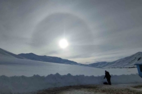 Van’da güneşin etrafını saran hale görsel şölen oluşturdu