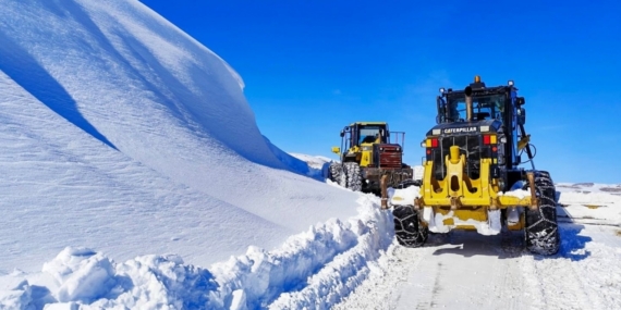 Van’da kardan dolayı kapanan 625 yoldan 586’sı açıldı