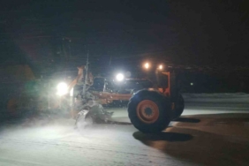 Van’da Kurubaş Geçidi’nde kar ve tipi ulaşımı olumsuz etkiliyor