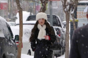 Van’da lapa lapa kar yağışı: 625 yol kapandı, okullar tatil edildi