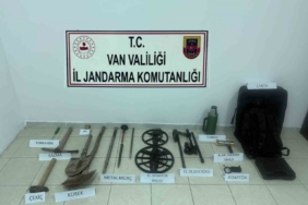 Van’da tarihi kale yakınında kazı yapan 2 kişi yakalandı