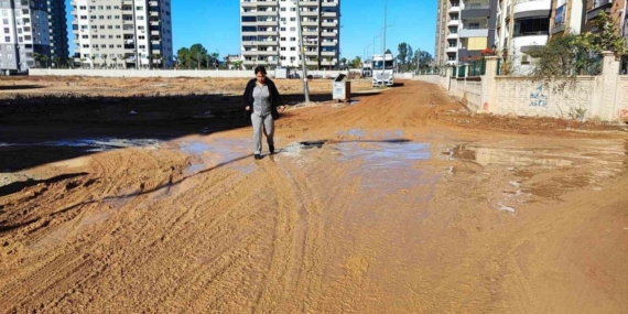 Vatandaşın çamur ve toz isyanı