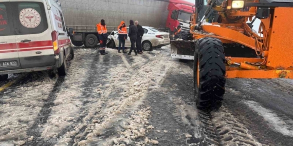 Viranşehir-Diyarbakır yolunda zincirleme kaza: 4 yaralı