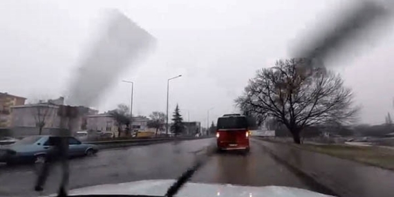 Yağış sonrası çevre yolu ’göle’ döndü, bazı araçlar yolda kaldı