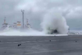 Yalova’daki fırtınadan çarpıcı görüntüler