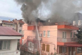 Yaşlı adam alevlerin arasında çıkarıldı