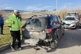 Yeni aldığı aracıyla kaza yaptı: 2 yaralı