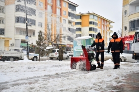 Yeşilyurt Belediyesi karla mücadele ekiplerinden kesintisiz hizmet