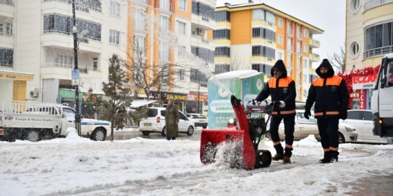 Yeşilyurt Belediyesi karla mücadele ekiplerinden kesintisiz hizmet