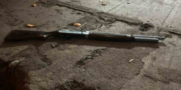 Yılbaşını kutlamak için evlerin bulunduğu sokakta havaya ateş açan şahıs yaptığıyla hayrete düşürdü