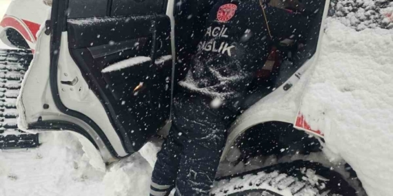 Yoğun kar yağışında sağlık hizmetleri durmadı