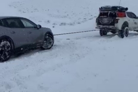 Yolda mahsur kalan sürücünün yardımına Off-Road ekibi yetişti