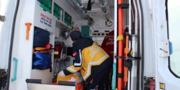 Yolu kapalı köyde rahatsızlanan anne ve bebeği ambulans helikopterle kurtarıldı