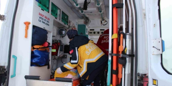 Yolu kapalı köyde rahatsızlanan anne ve bebeği ambulans helikopterle kurtarıldı
