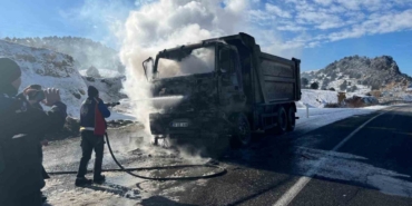 Yozgat’ta kamyon yandı, kullanılamaz hale geldi