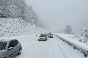 Zonguldak’ta yoğun kar mesaisi, 61 köy yolunda çalışma sürüyor