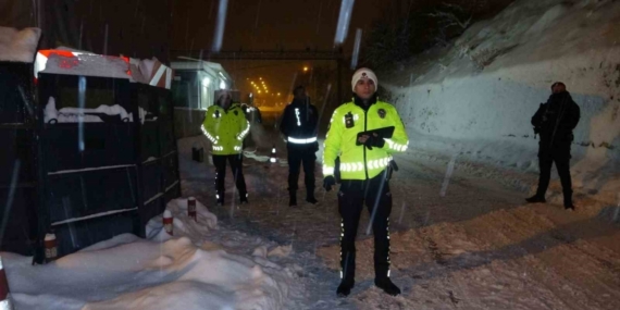 Zorlu kış şartlarına rağmen Tunceli’de yılbaşı güvenliği emniyete emanet